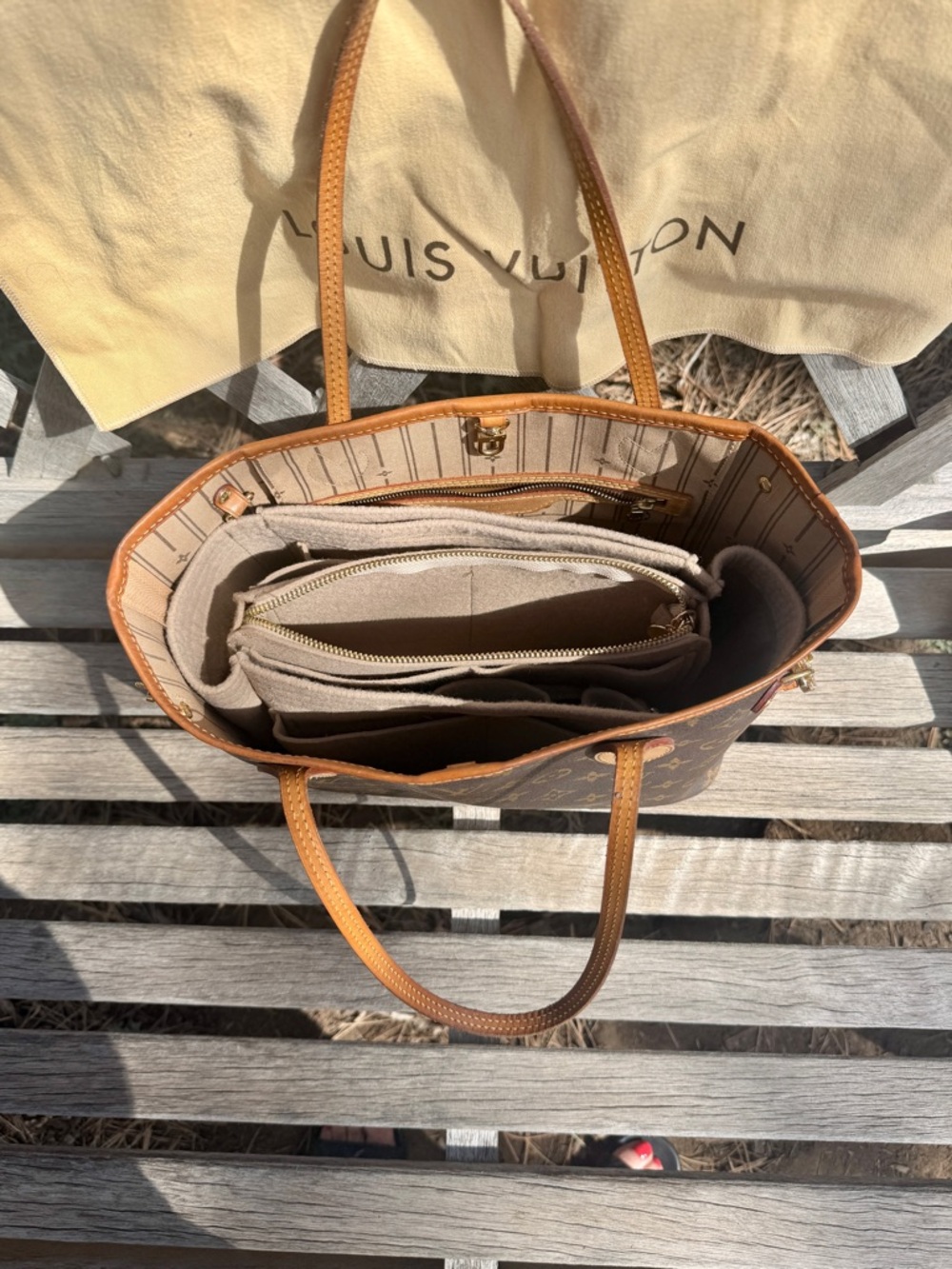 Authentic Louis Vuitton Neverfull PM in Monogram - Picture 11 of 13